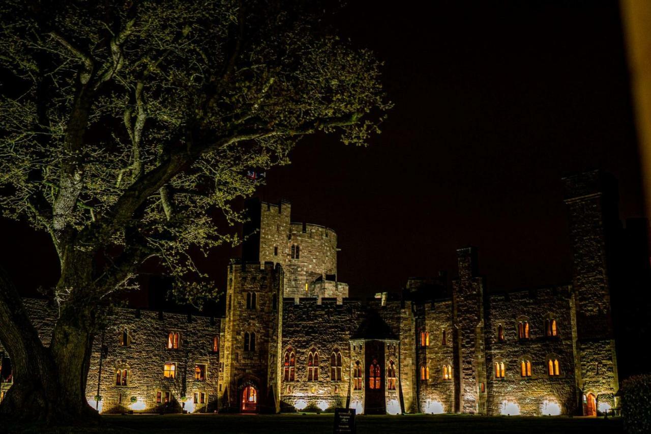 Peckforton Castle Тарпорли Экстерьер фото